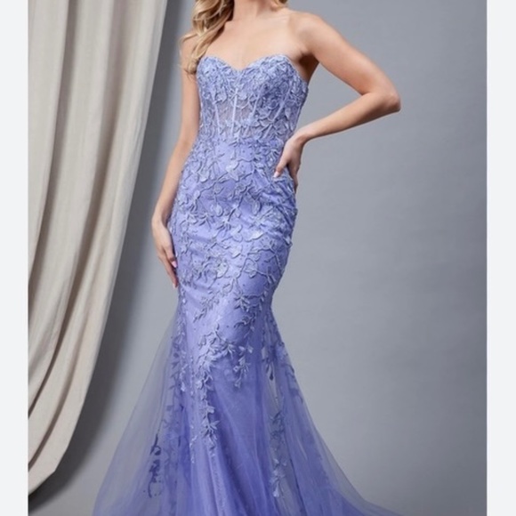 Prom dress - Picture 1 of 6